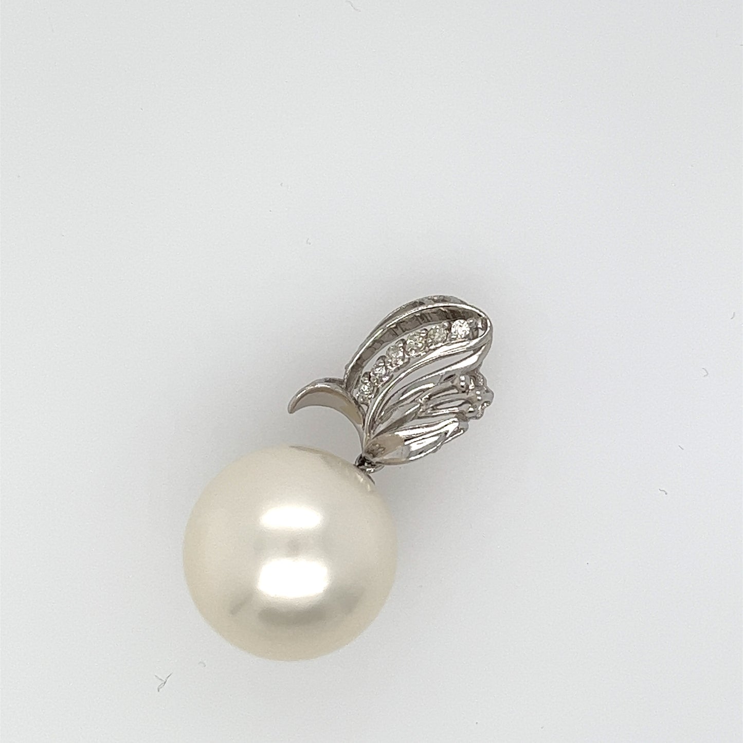 PT900 Dangling Pearl Pendant