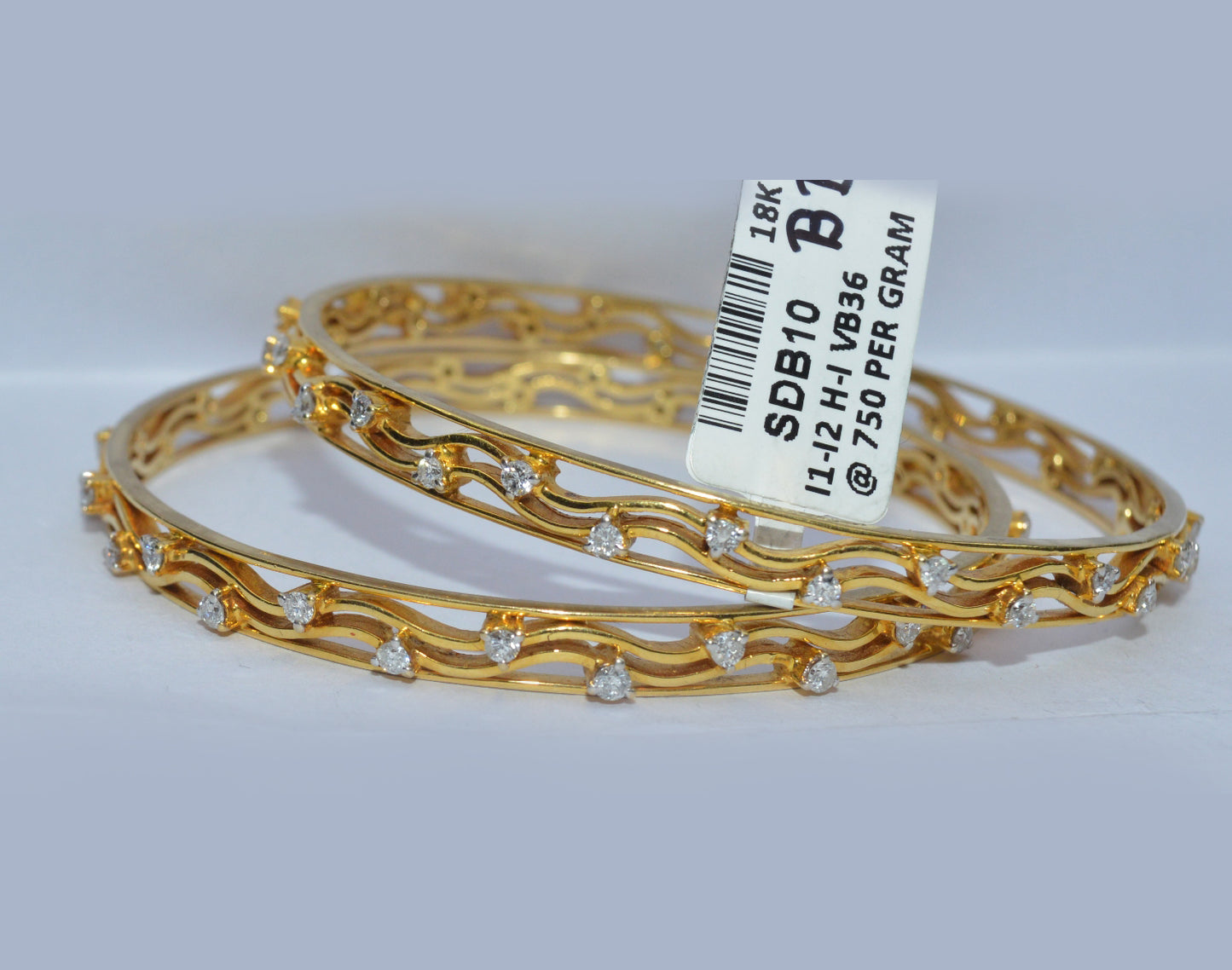 18k Ravishing Diamond Gold Bangle