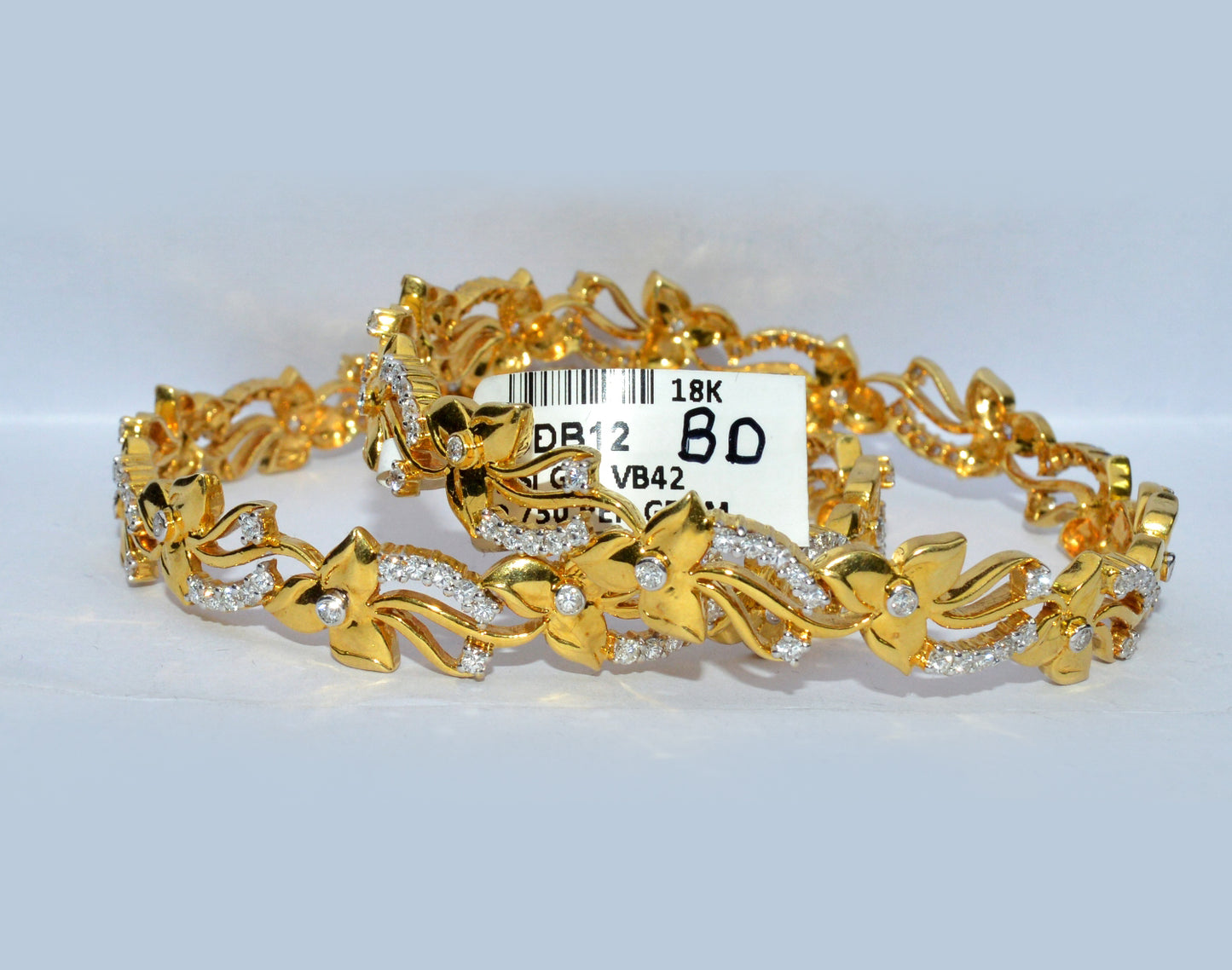18k Enchanting Gold And Diamond Stone Bangle
