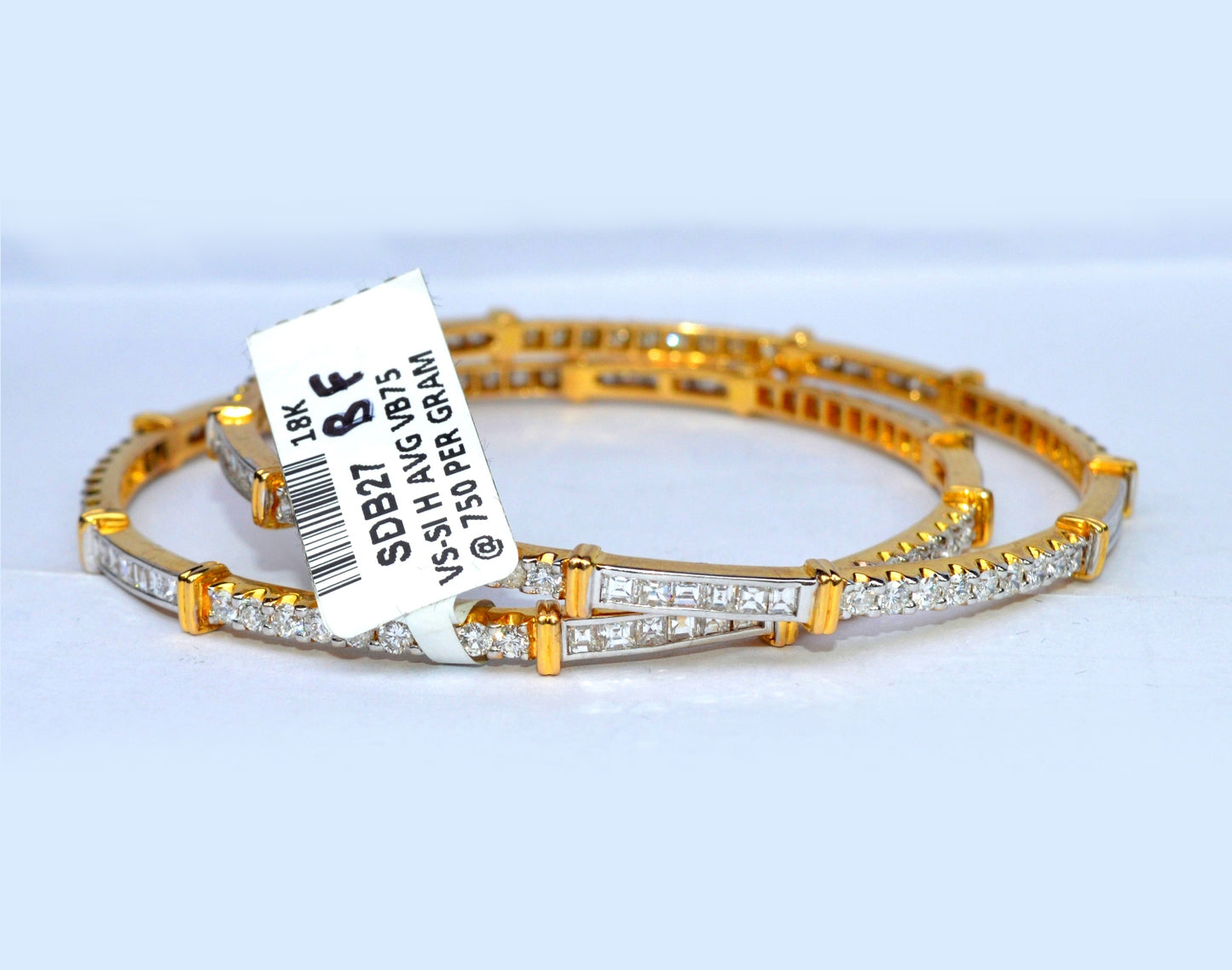 Elegant 18k Diamond-Yellow Gold Bangle