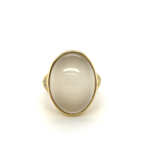 K18 Vintage & Distinctive 15ct Cateye Ring