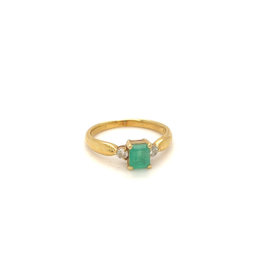 K18 Everyday Minimalist Emerald Ring