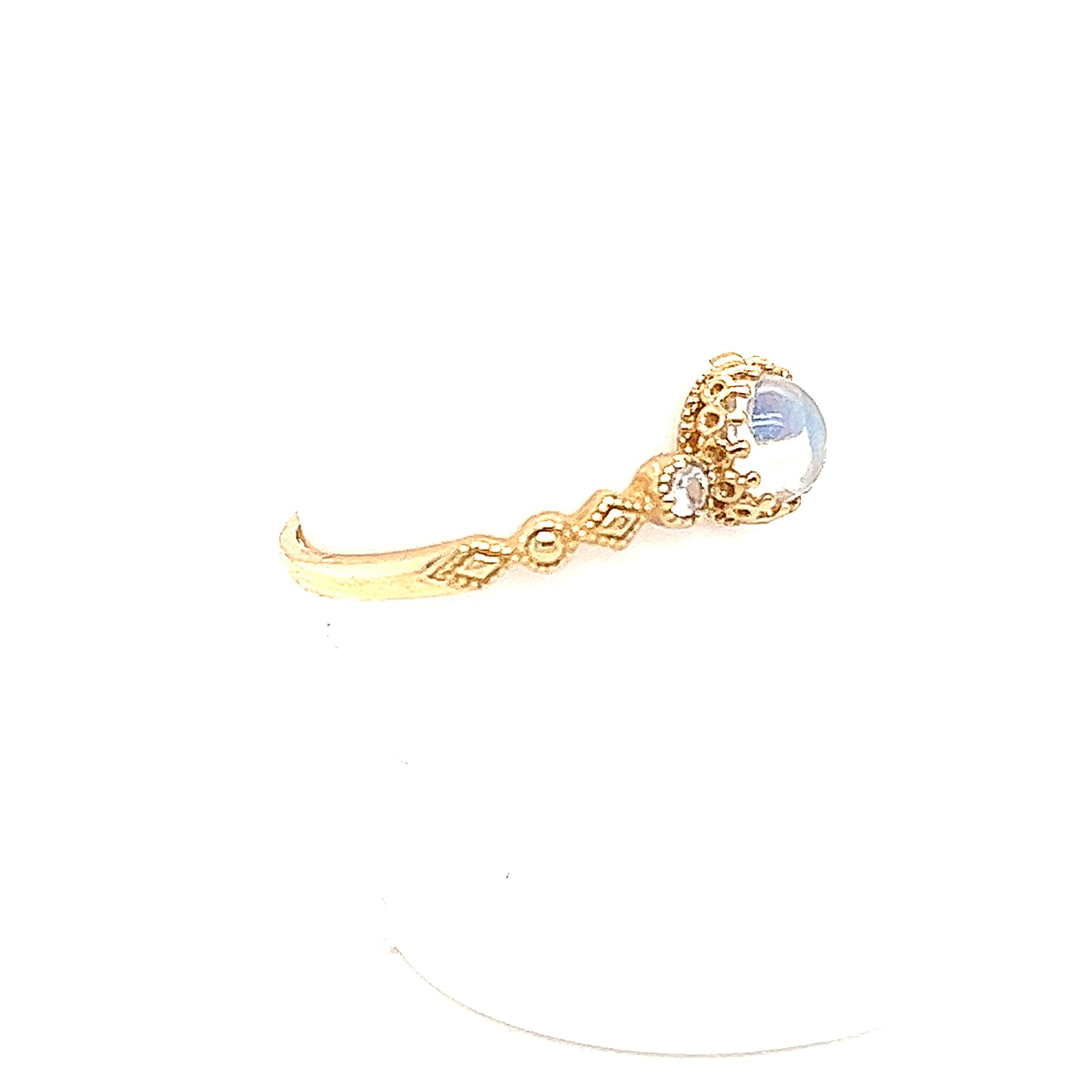 10K  Sparkling Stone ring